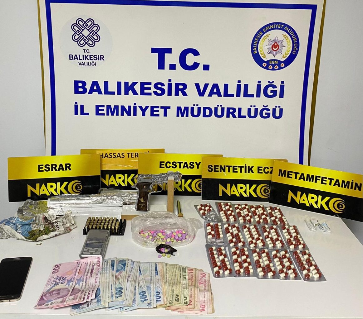 Balıkesir İl Emniyet Müdürlüğü Narkotik Suçlarla Mücadele kapsamında uyuşturucu operasyonu gerçekleştirdi.