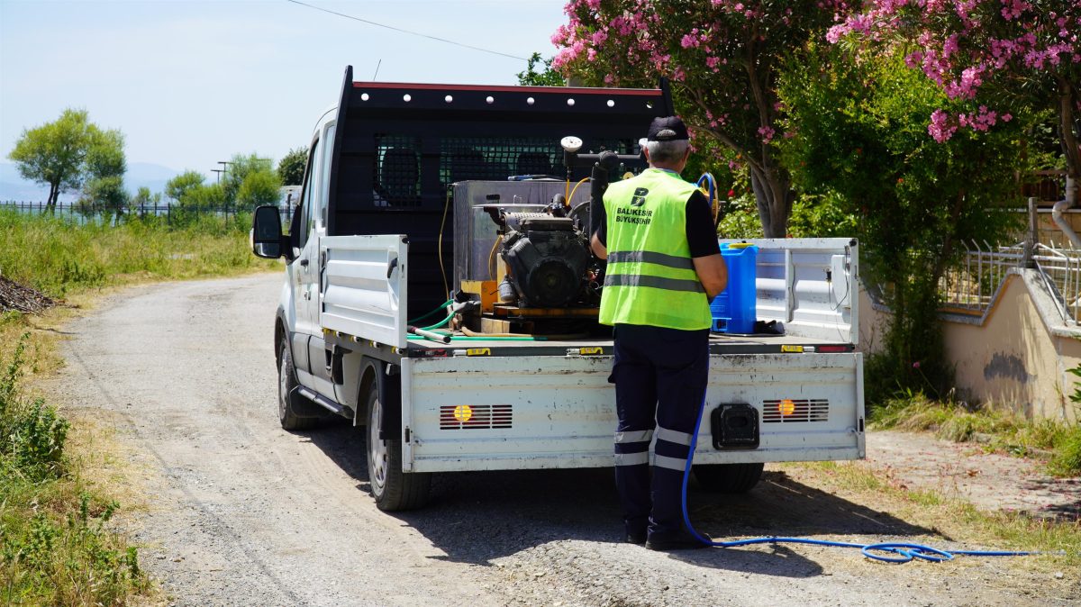 Balıkesir'de haşere ile mücadele çalışmaları devam ediyor