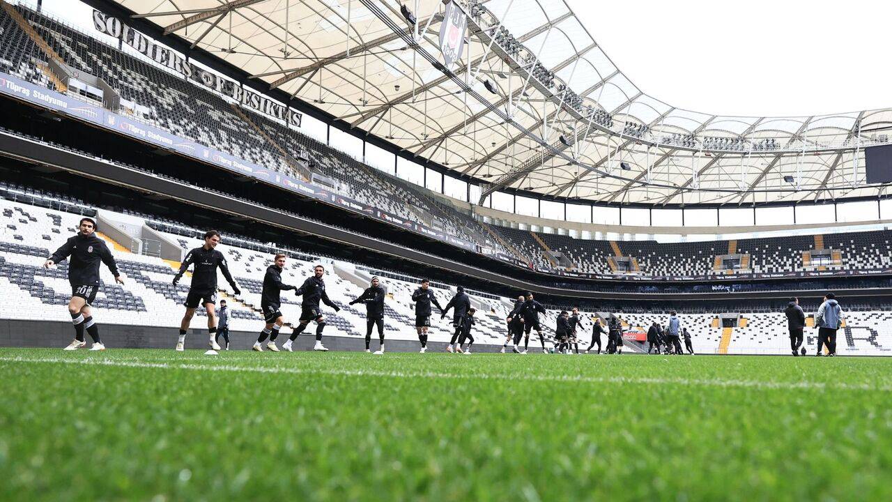 Beşiktaş'ta Tüpraş Stadı'nın zemin yenileme çalışmaları başladı