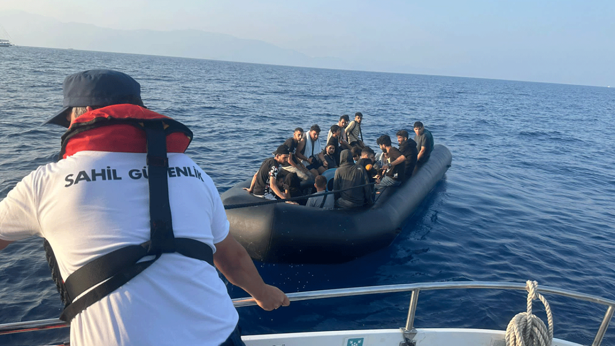 Kuzey Ege'de 54 düzensiz göçmen yakalandı!