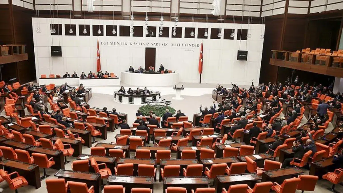 CHP-Ak Parti grupları arasında 