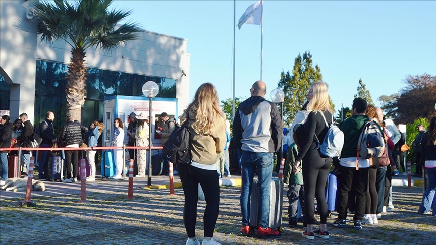 Rodos Adasında yaşanan kapıda vize krizinde vatandaşların mağduriyeti giderilecek