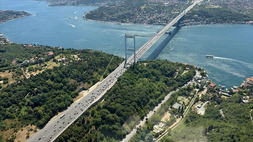 İstanbul'da tatil dönüşü yollardaki trafik havadan denetlendi