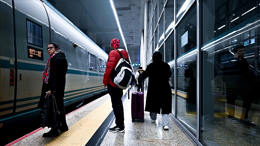 Tren hatlarına Kurban Bayramı için ek seferler konuldu