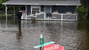 Florida eyaletinde etkili olan seller nedeniyle "acil durum" ilan edildi