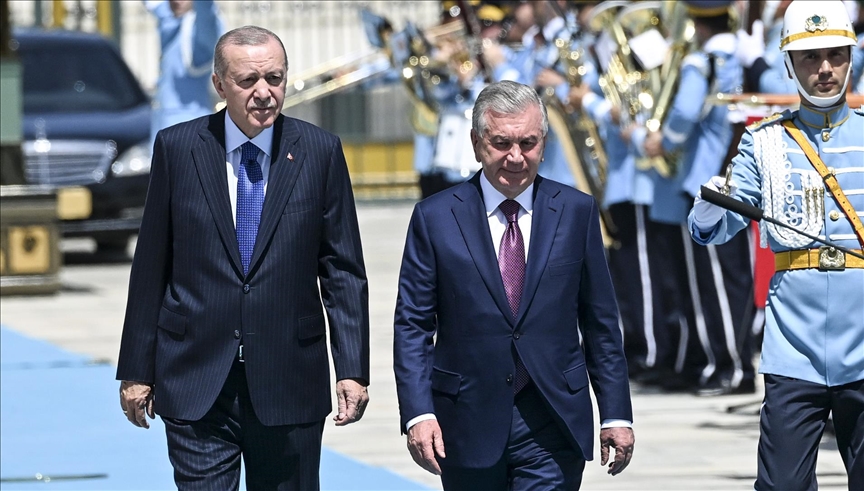 Cumhurbaşkanı Erdoğan, Özbekistan Cumhurbaşkanı Mirziyoyev'i resmi törenle karşıladı