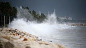 Batı ve Doğu Karadeniz için fırtına uyarısı