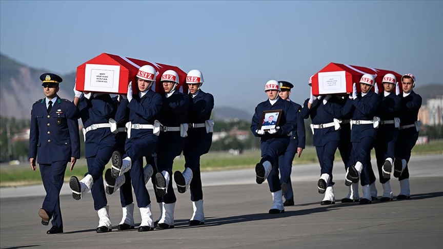 Kayseri'de kaza kırıma uğrayan eğitim uçağında şehit olan pilotlar için tören düzenlendi