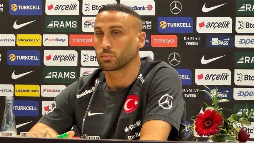 Milli futbolcu Cenk Tosun, Vincenzo Montella'dan forma bekliyor