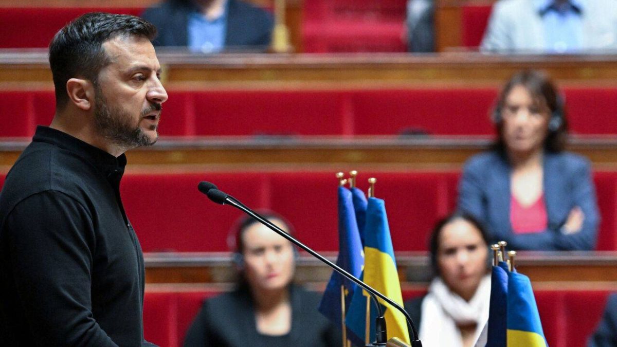 Ukrayna lideri Zelenskiy, Paris'te ABD Başkanı Biden ile görüştü