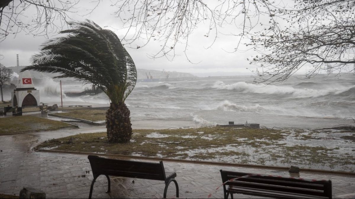Marmara ve Ege'de kuvvetli rüzgar uyarısı