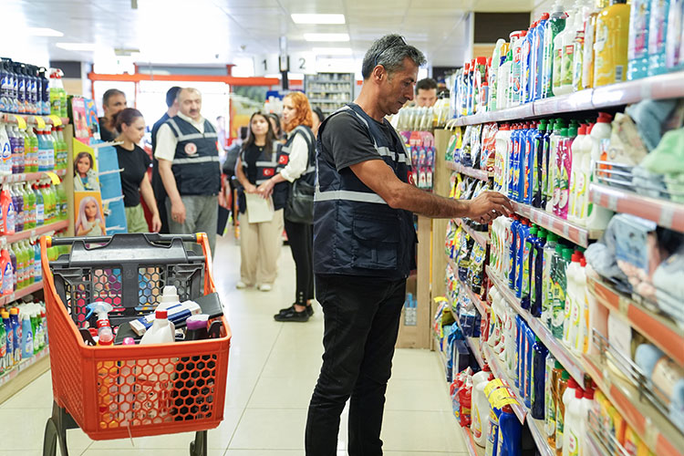 Ticaret Bakanlığı ekipleri İstanbul'da market ve restoranları denetledi