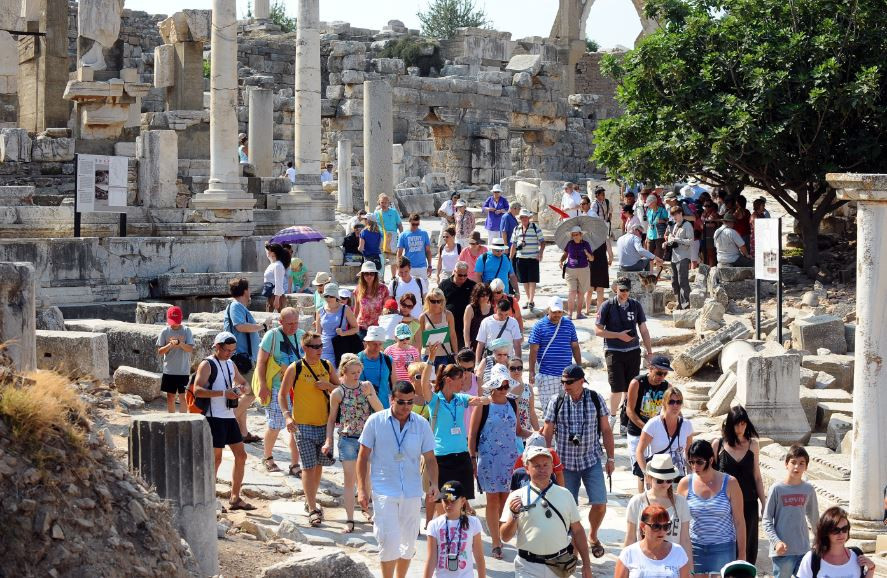 Yerli turistler seyahate ilk çeyrekte 45,3 milyar lira harcadı