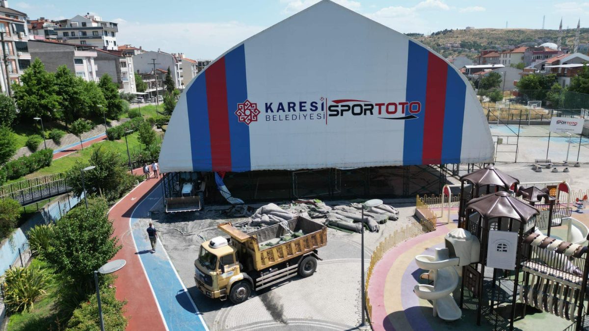 Karesi Park Spor Toto Tesisleri yenileniyor