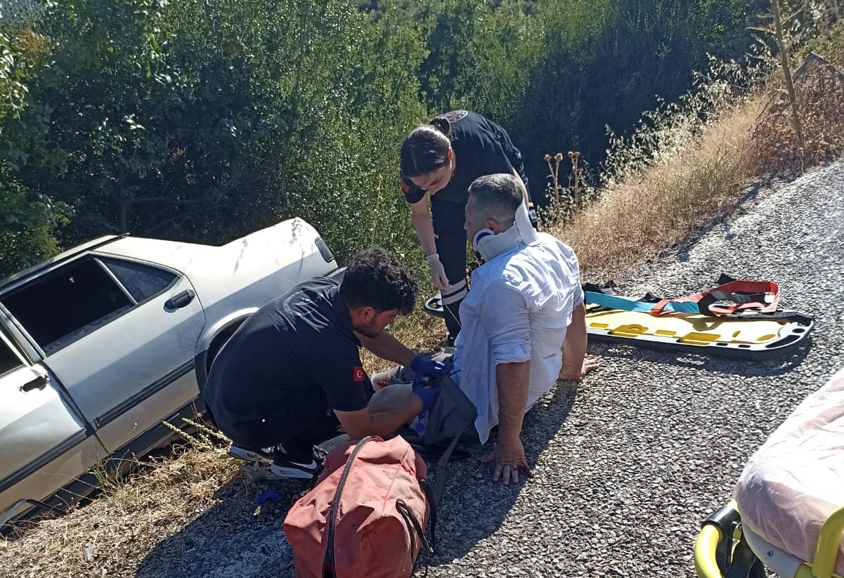 Savaştepe'de hafif ticari araçla çarpışan otomobildeki 5 kişi yaralandı!