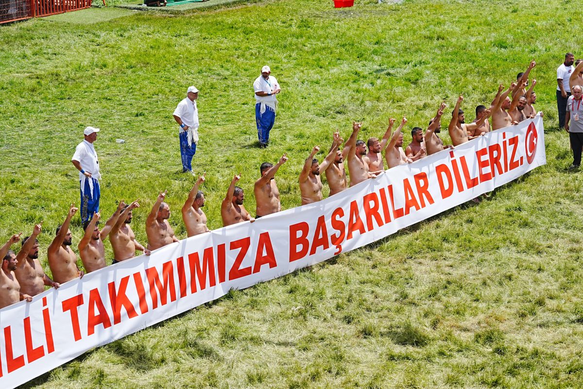 Başpehlivanlardan er meydanında 