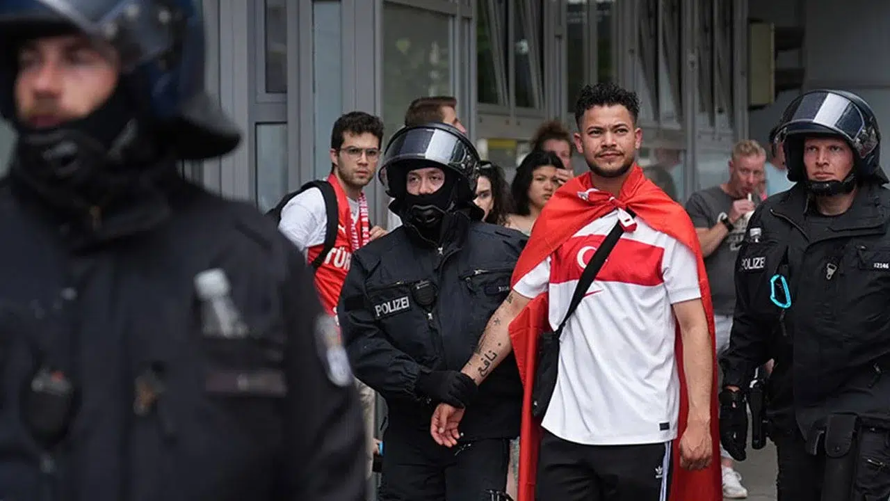 Berlin’de bazı Türk taraftarlar gözaltına alındı