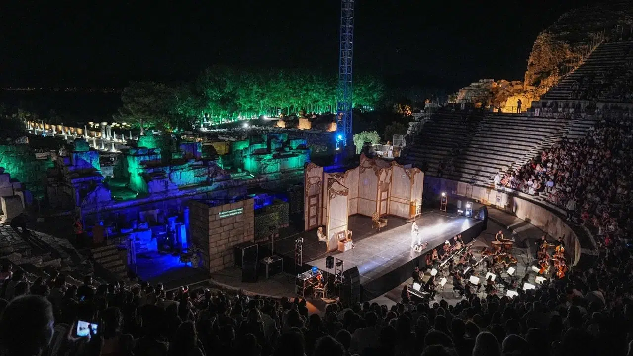 7. Uluslararası Efes Opera ve Bale Festivali "Zorba" balesiyle sona erdi