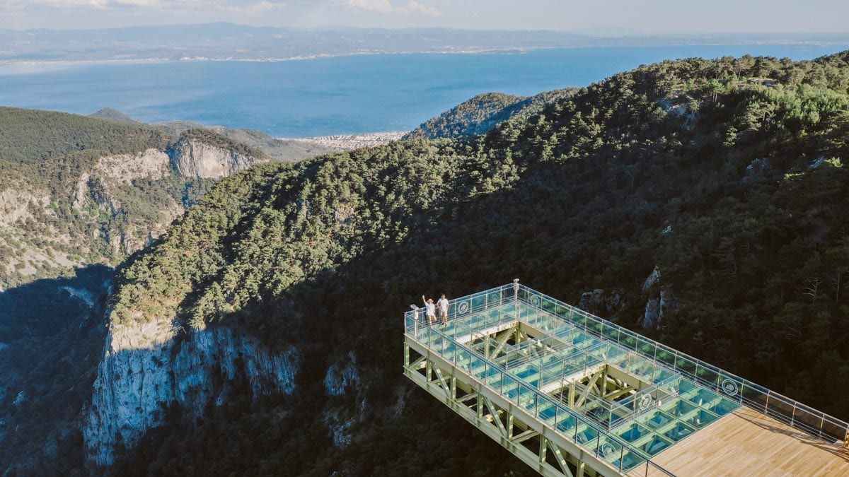 Kazdağları’ndaki Cam Seyir Terası'nın camı çatladı! Ziyarete kapatıldı!