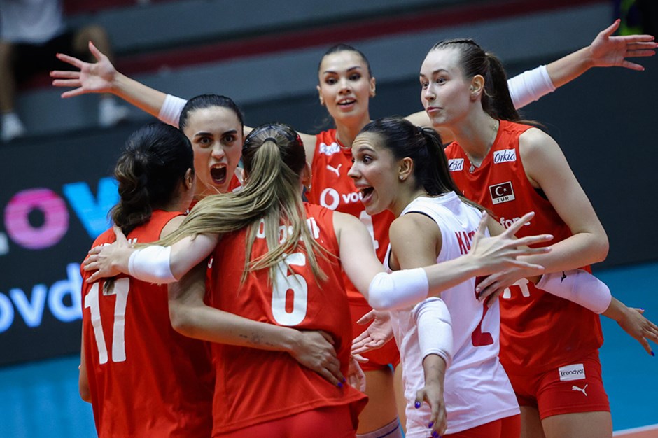 20 Yaş Altı Kadın Milli Voleybol Takımı, Hollanda'yı 3-2 yendi