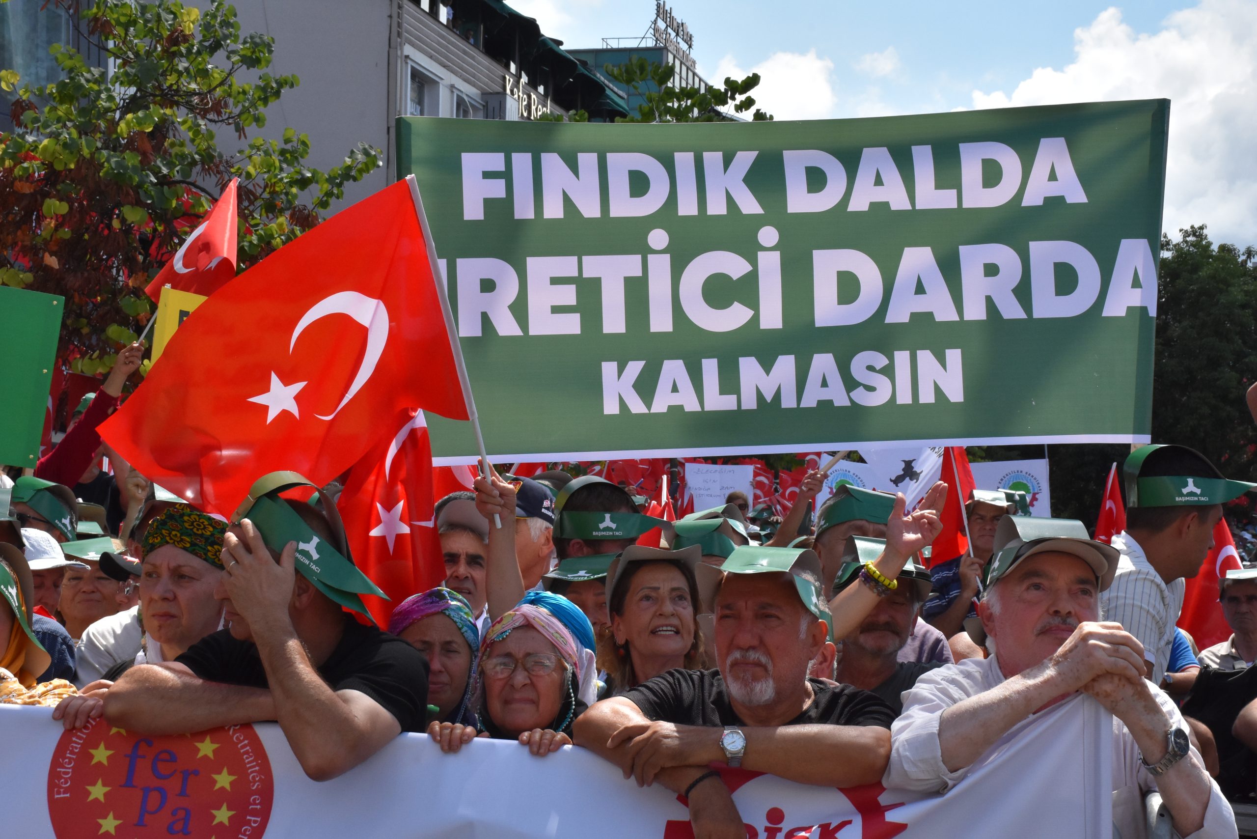 CHP Genel Başkanı Özel, Giresun'da "fındık mitingi"nde konuştu