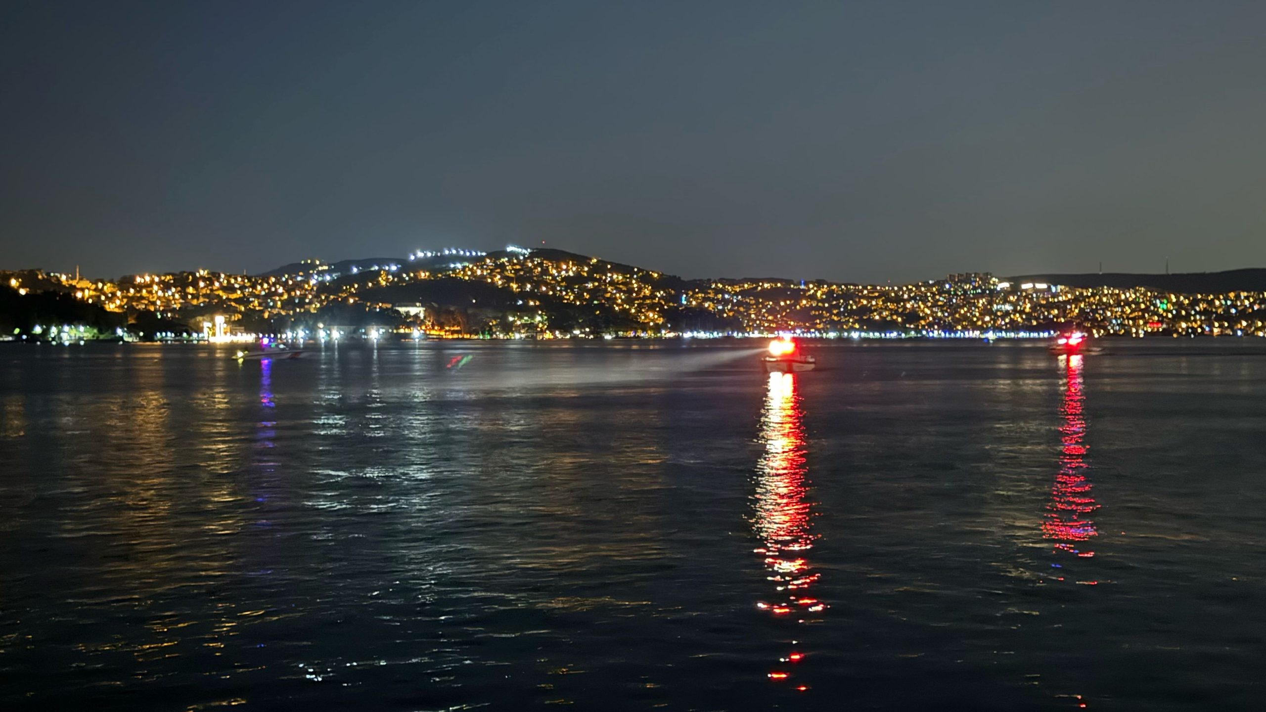 İstanbul Boğazı’nda batan teknedeki 1 kişi kayboldu