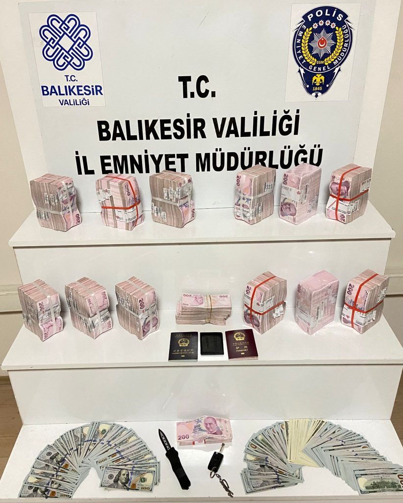 Bursa'da silahlı gasp yapan 3 kişi Balıkesir'de yakalandı!