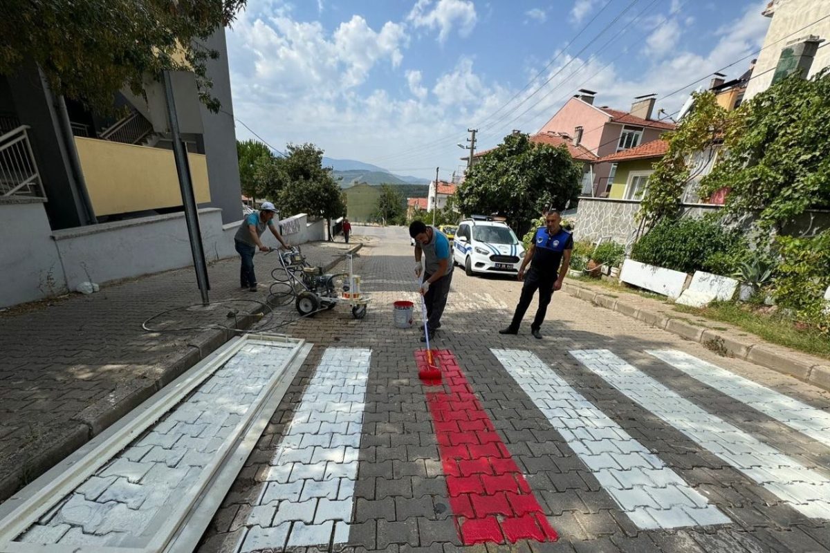 Durusnbey'de yaya geçitleri boyanıyor!