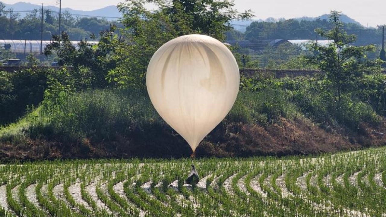 Güney Kore, Kuzey'in ülkeye yeniden "çöp balonu" gönderdiğini bildirdi