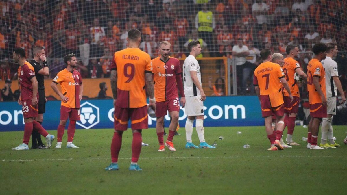 Galatasaray'da dün akşam alınan Young Boys mağlubiyetinin yankıları sürüyor. NTV Spor'un haberine göre yönetim kurulu üyesi Ali Yüce görevinden istifa etti. Yüce, istifa kararını divan kurulu başkanlığına ileterek resmi süreci başlattı. OLAĞANÜSTÜ TOPLANTI KARARI Ali Yüce'nin istifasının ardından Galatasaray yönetimi, durumu değerlendirmek üzere bugün saat 18.00'da olağanüstü bir toplantı yapma kararı aldı. Gazeteci Yağız Sabuncuoğlu ise yönetim kurulunda yer alan üç kişinin daha istifa edebileceğini yazdı.