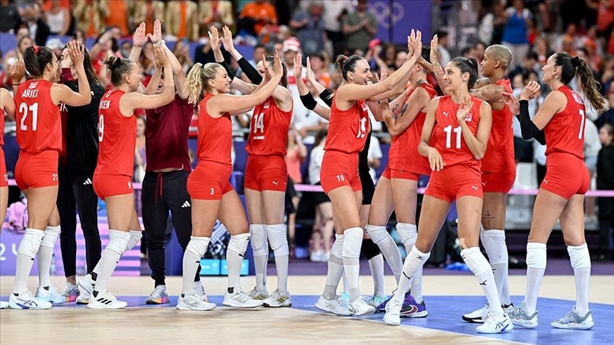 A Milli Kadın Voleybol Takımı, Paris 2024'te yarın İtalya'yla karşılaşacak