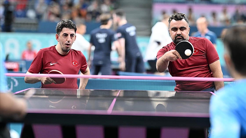 Para masa tenisinde çiftler kategorisinde milli sporcular Öztürk-Turan ikilisi madalya almayı garantiledi