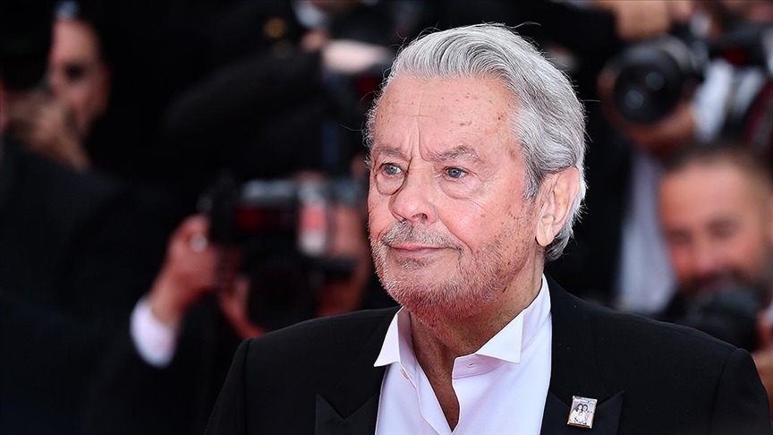 Dünyaca ünlü Fransız aktör Alain Delon, 88 yaşında hayatını kaybetti