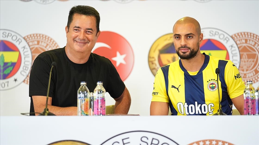 Fenerbahçe, kiralık olarak kadrosuna kattığı Sofyan Amrabat için imza töreni düzenledi