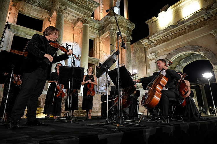 Gece Müzeciliği konserlerinin ilki, Efes Antik Kenti'nde düzenlendi