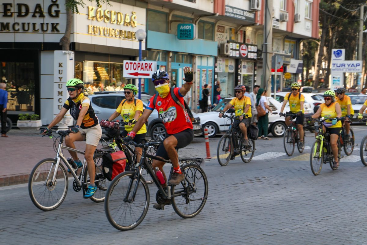 7. Burhaniye Bisiklet Festivali yoğun ilgiyle başladı