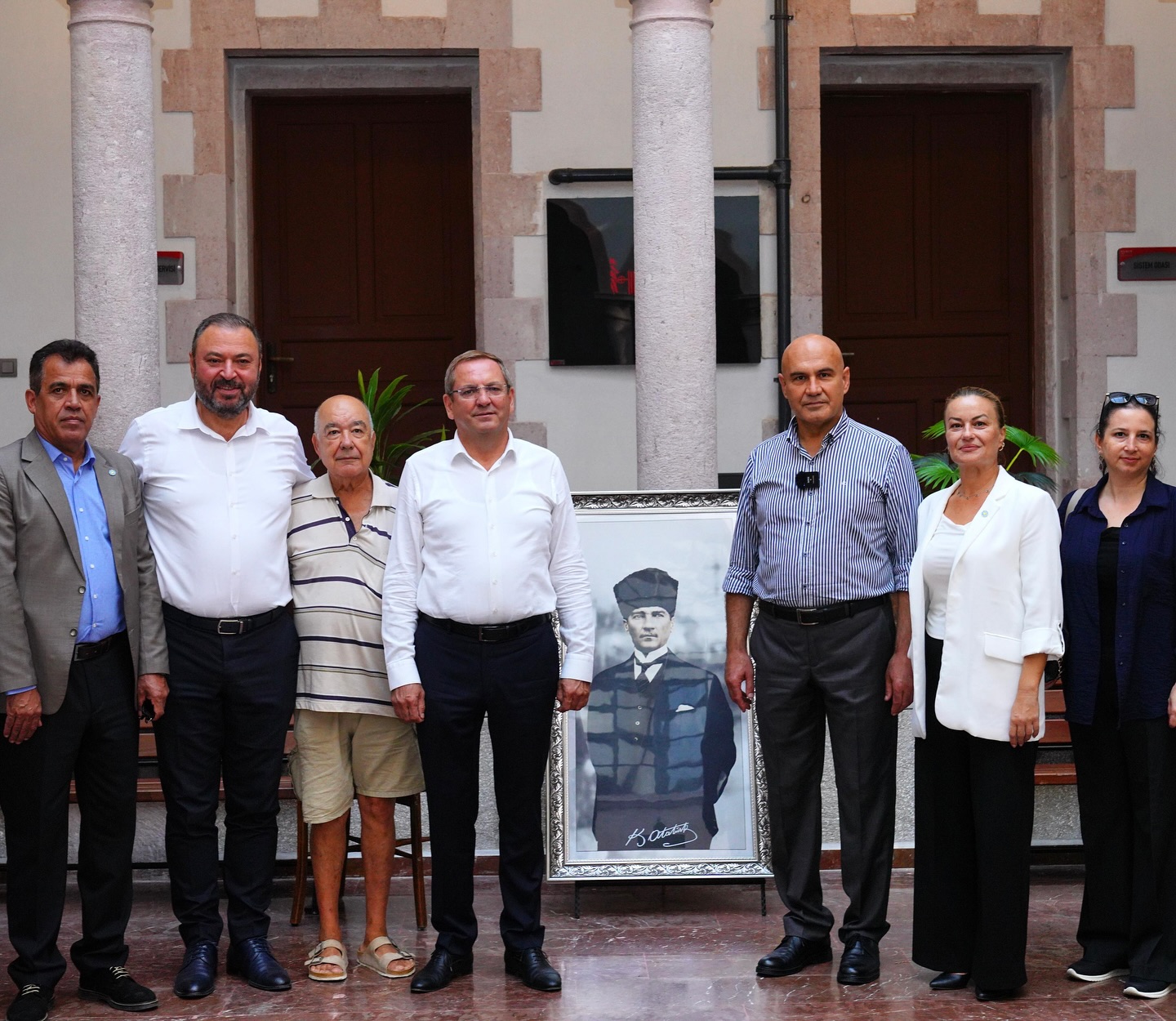 Turhan Çömez'den Ayvalık Belediyesi'ne ziyaret