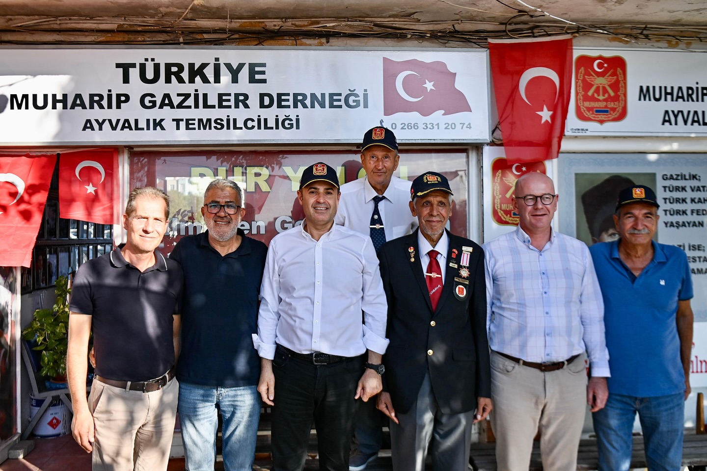 Ahmet Akın, Ayvalık'ta Türkiye Muharip Gaziler Derneği'ni ziyaret etti