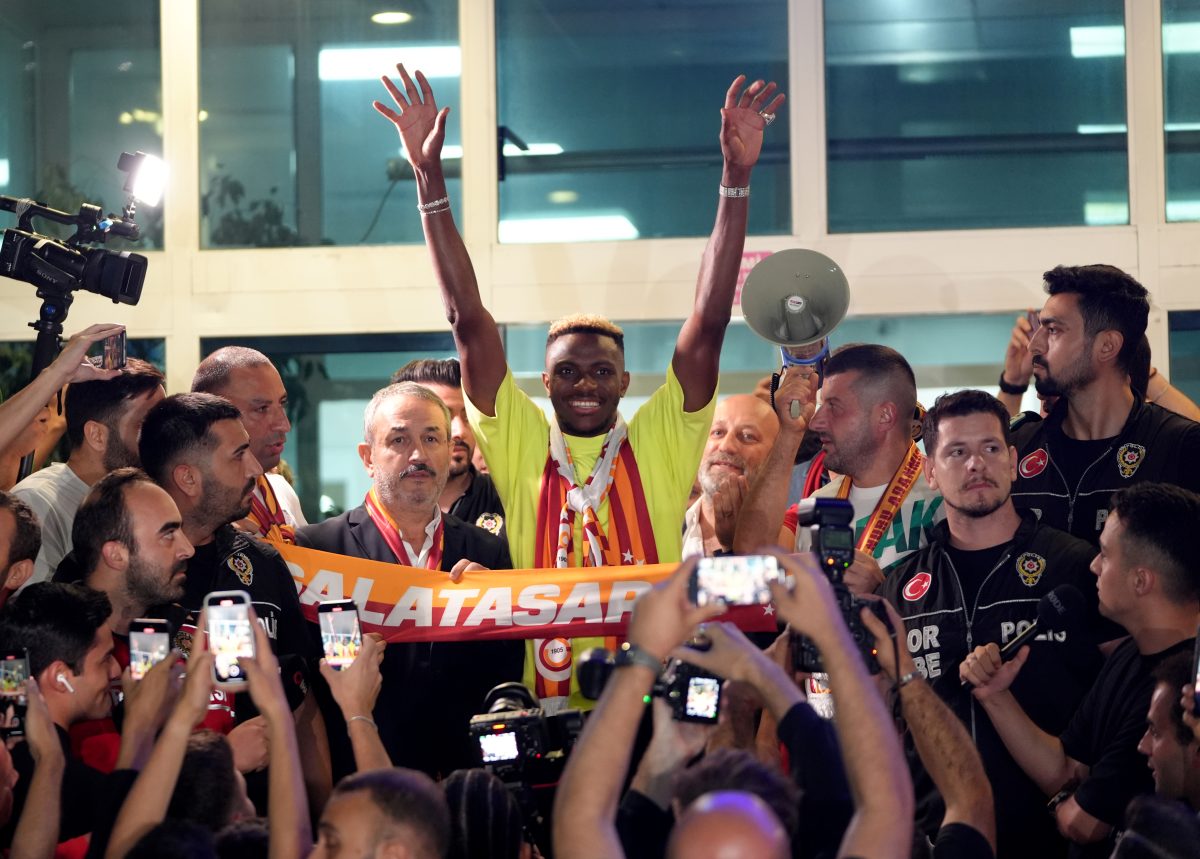 Galatasaray’ın transfer görüşmelerini sürdürdüğü Nijeryalı forvet Victor Osimhen, İstanbul’a geldi