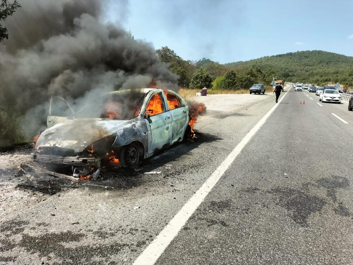 Havran'da otomobilde başlayıp ormana sıçrayan yangın söndürüldü!