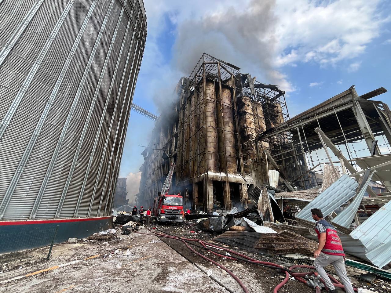 Sakarya'da makarna fabrikasında patlama meydana geldi