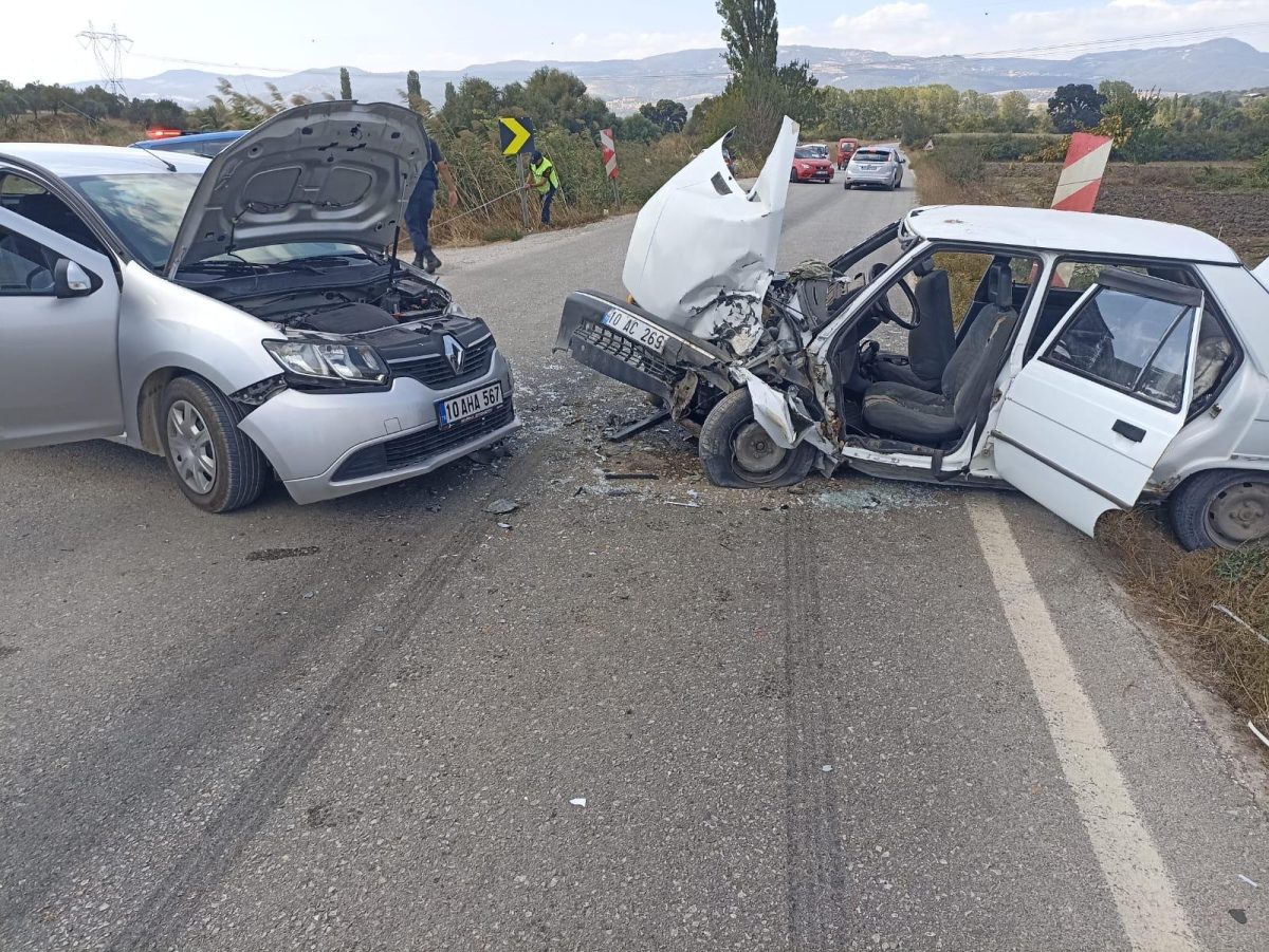 Savaştepe'de zincirleme trafik kazası: 3 yaralı!