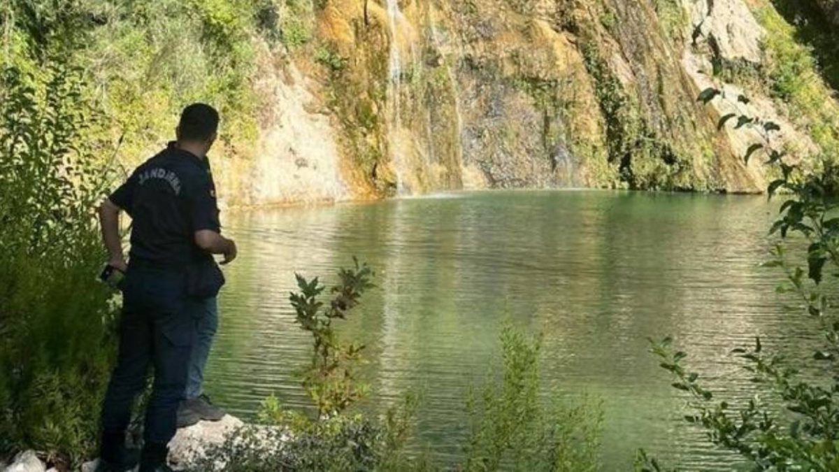 Serinlemek için şelaleye giren turist boğularak can verdi!