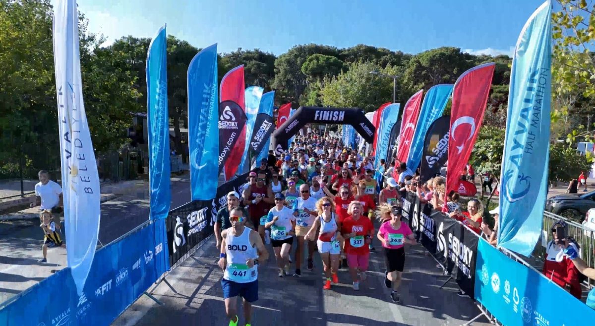 Ayvalık'ta 2. Uluslararası Kurtuluş Yarı Maratonu coşkuyla tamamlandı