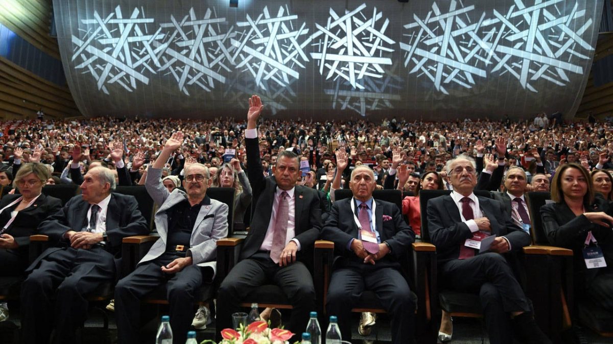 CHP'nin yeni tüzüğünün ayrıntıları belli oldu: '' Üç Dönem Sınırı, Ön Seçim ve Genel Merkez Kontenjanı''