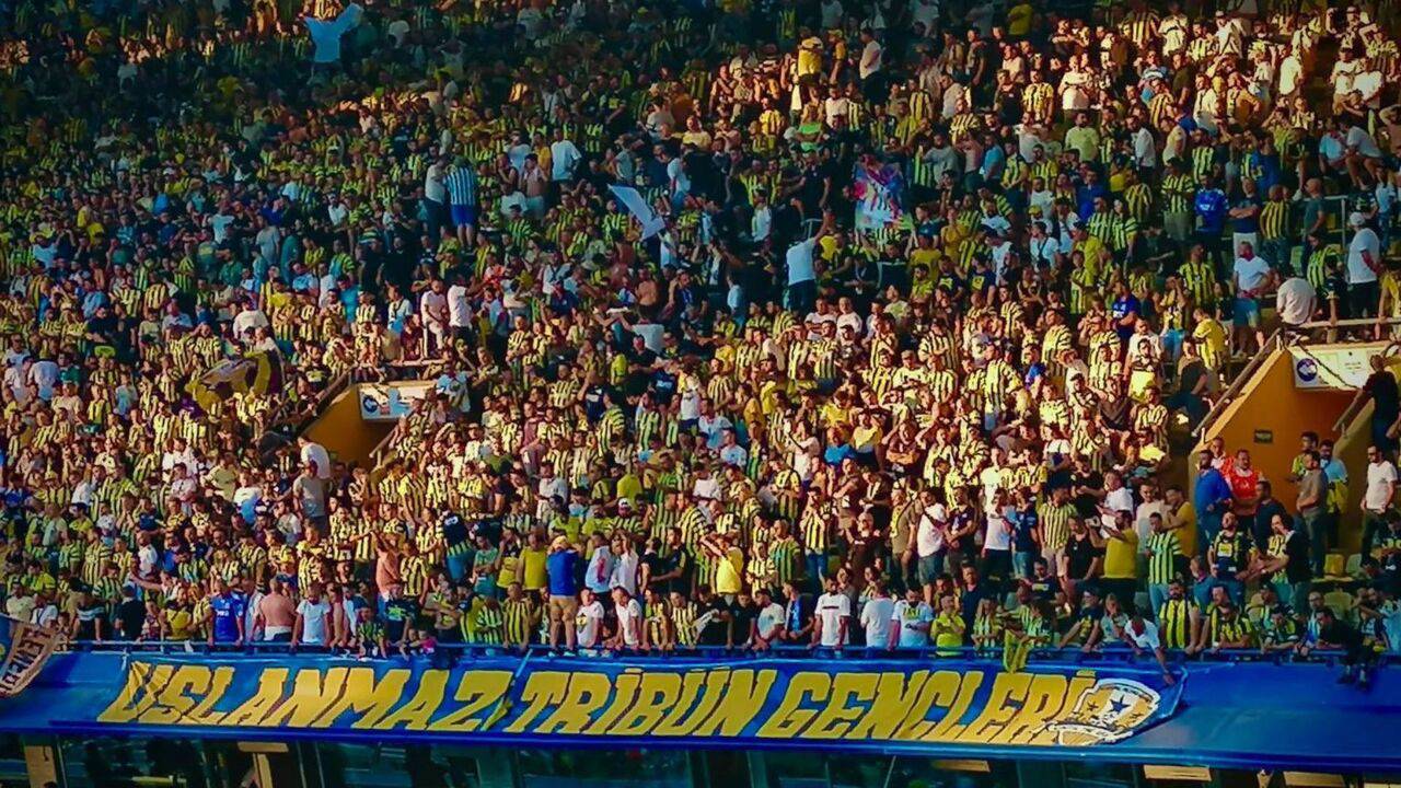 Fenerbahçeli taraftar grubu, Ali Koç protestosu için İstanbul Valiliği'ne başvurdu