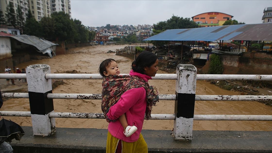 Nepal'deki heyelan ve sellerde 100 kişi hayatını kaybetti