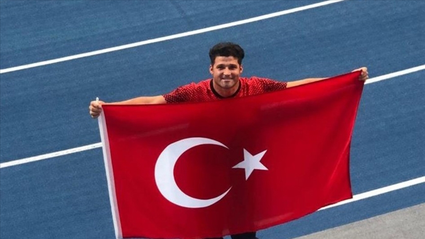 Para atletizmde milli sporcu Muhammet Khalvandi gümüş madalya aldı