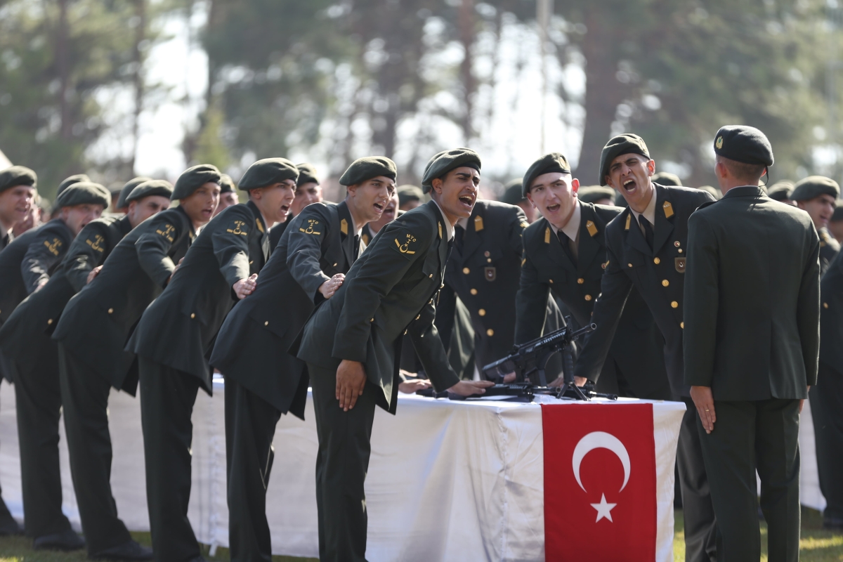 Balıkesir'de intibak eğitimlerini tamamlayan astsubay adayları ant içti