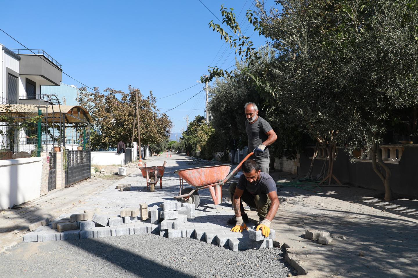 Burhaniye'de çalışmalar son sürat devam ediyor